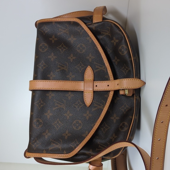 LOUIS VUITTON Monogram Saumur 30 Canvas Crossbody Bag Brown - Picture 8 of 17